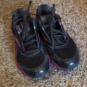 Reebok running shoes, very light wear size 7.5.